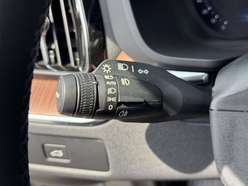Certified 2023 Volvo XC60 B5 Plus AWD/4WD image 24