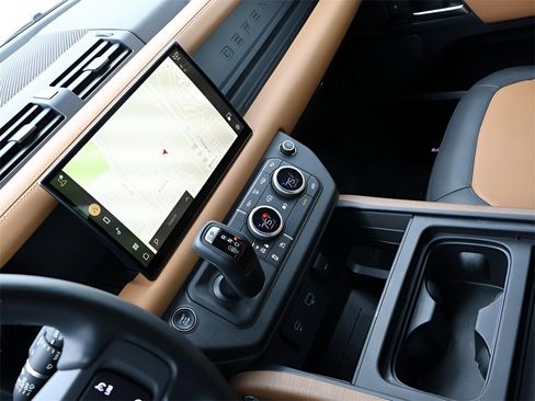 Used 2024 Land Rover Defender 110 X image 19