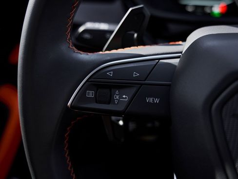 Used 2025 Lamborghini Urus SE image 59