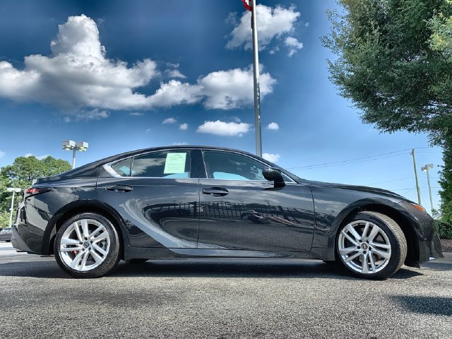 Used 2025 Lexus IS 300 RWD image 9