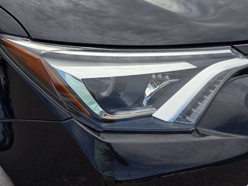 Used 2018 Toyota RAV4 Limited AWD/4WD image 4