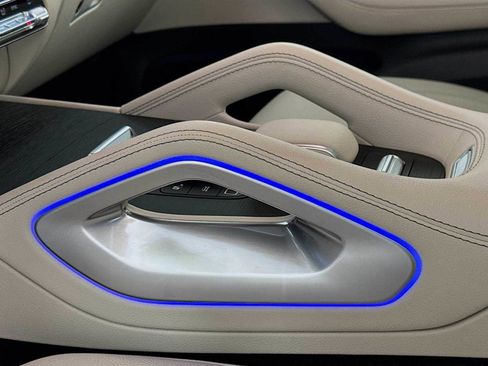 Used 2025 Mercedes-Benz GLS 450 4MATIC image 10