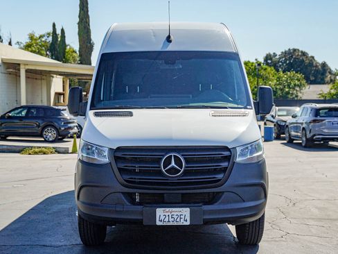 Used 2024 Mercedes-Benz Sprinter 3500 image 2