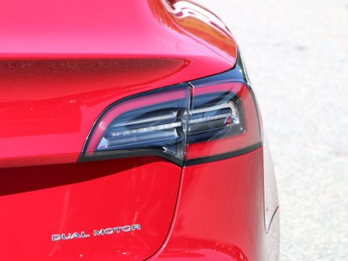 Used 2022 Tesla Model 3 Long Range AWD/4WD image 7