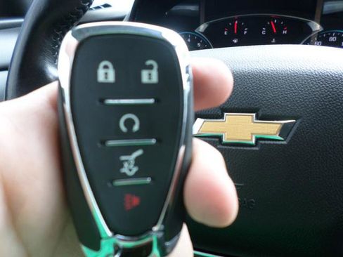 Used 2021 Chevrolet Traverse LT image 24