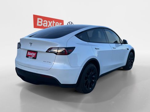 Used 2022 Tesla Model Y Long Range image 5