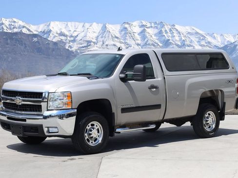 Used 2007 Chevrolet Silverado 2500 LT w/ 1LT Convenience Package AWD/4WD image 2