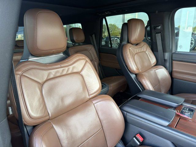 Used 2022 Lincoln Navigator Reserve AWD/4WD image 21