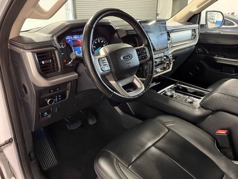 Used 2024 Ford Expedition XLT image 19