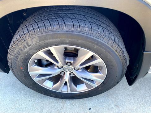 Used 2015 Toyota Highlander XLE image 9