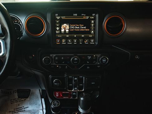 Used 2023 Jeep Gladiator Mojave w/ Cold Weather Group image 44