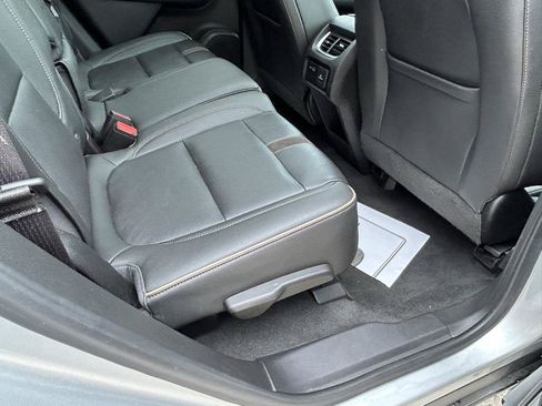 Used 2019 Chevrolet Blazer Premier w/ Sun and Wheels Package FWD image 11
