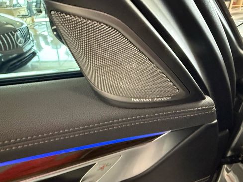 Used 2016 BMW 740i image 32