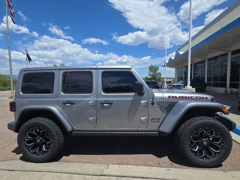 Used 2018 Jeep Wrangler Unlimited Rubicon AWD/4WD image 16