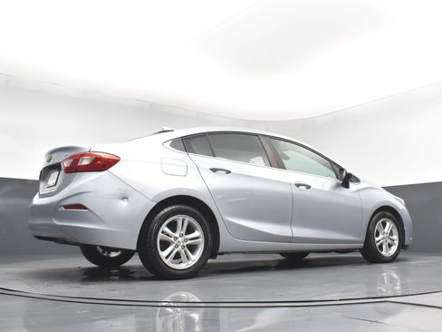 Used 2017 Chevrolet Cruze LT image 26