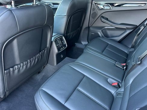 Used 2026 Porsche Macan AWD/4WD image 13