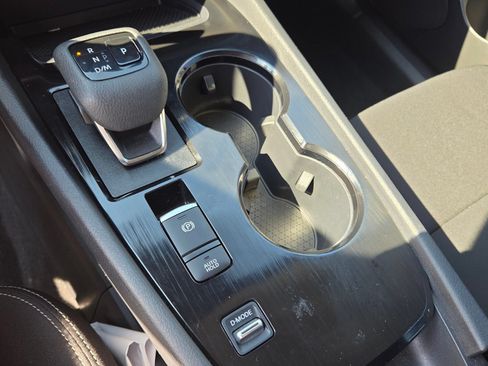 Used 2024 Nissan Rogue S FWD image 21