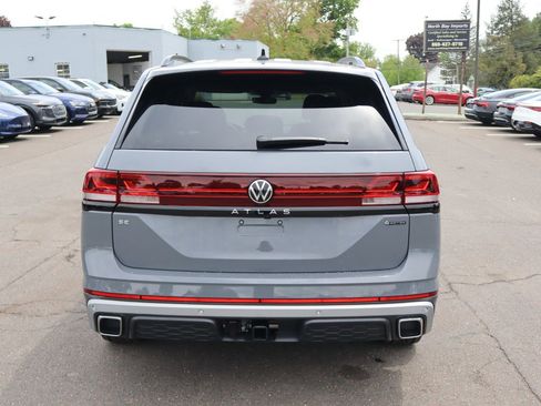 Used 2025 Volkswagen Atlas Peak Edition SE AWD/4WD image 6