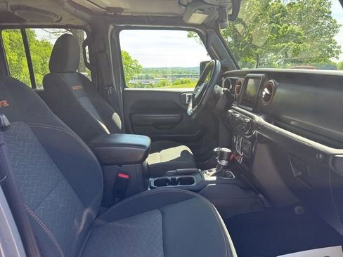 Used 2023 Jeep Gladiator Mojave w/ Cold Weather Group AWD/4WD image 9