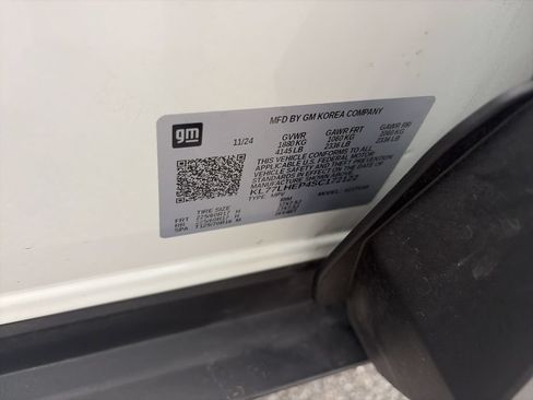 Used 2025 Chevrolet Trax LT FWD image 36