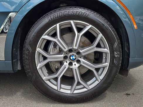 Used 2024 BMW X7 xDrive40i w/ Premium Package AWD/4WD image 8