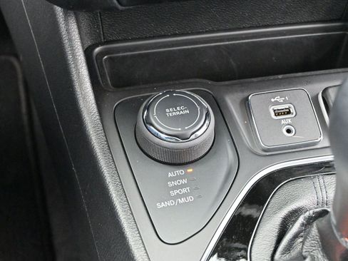 Used 2022 Jeep Cherokee Limited image 23