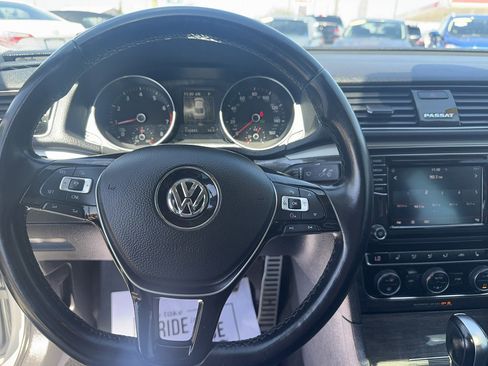 Used 2018 Volkswagen Passat 2.0T SEL Premium image 23