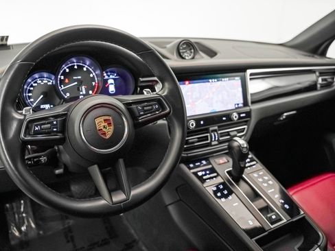 Used 2024 Porsche Macan w/ Premium Plus Package image 4
