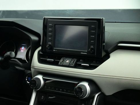 Used 2020 Toyota RAV4 XLE Premium image 31