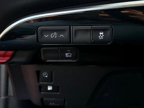 Used 2020 Toyota Prius Prime XLE image 19