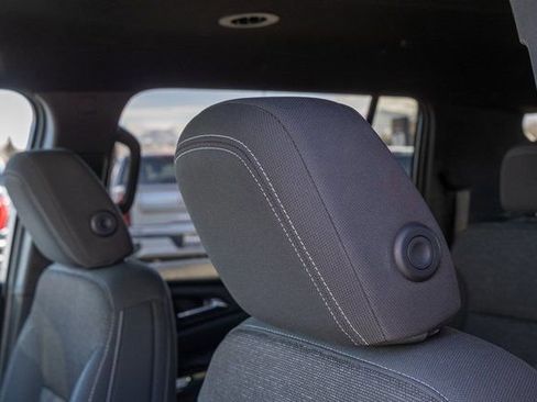 Used 2025 Chevrolet Traverse LT image 11