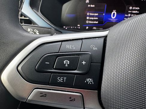 Used 2024 Volkswagen Taos SE image 23