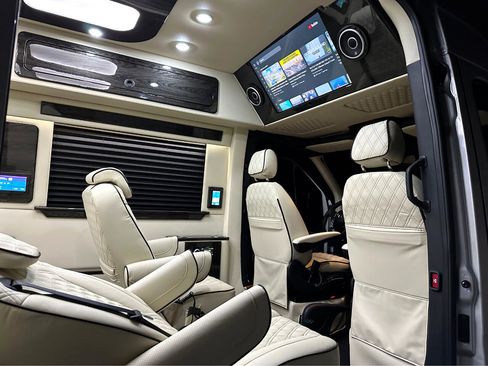 Used 2024 Mercedes-Benz Sprinter 3500 image 4