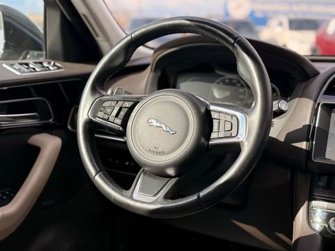Used 2018 Jaguar F-PACE Prestige image 38