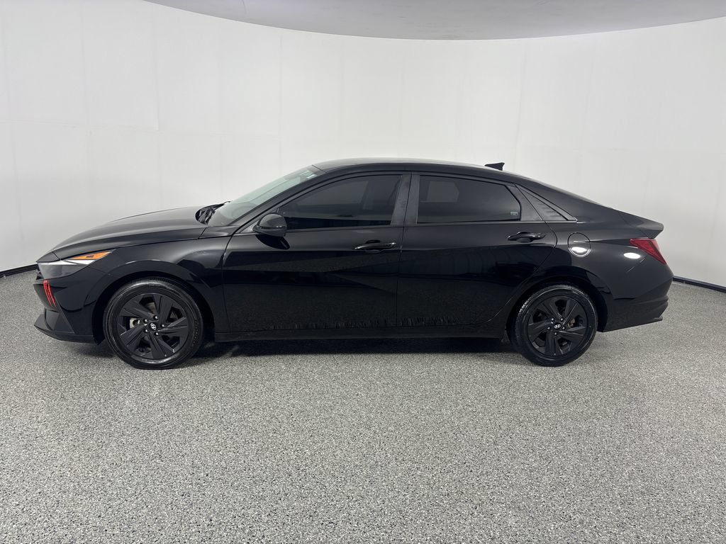Used 2023 Hyundai Elantra SEL w/ Cargo Package FWD image 4