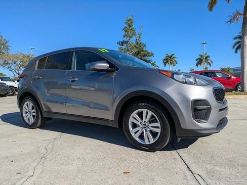 Used 2017 Kia Sportage LX image 2