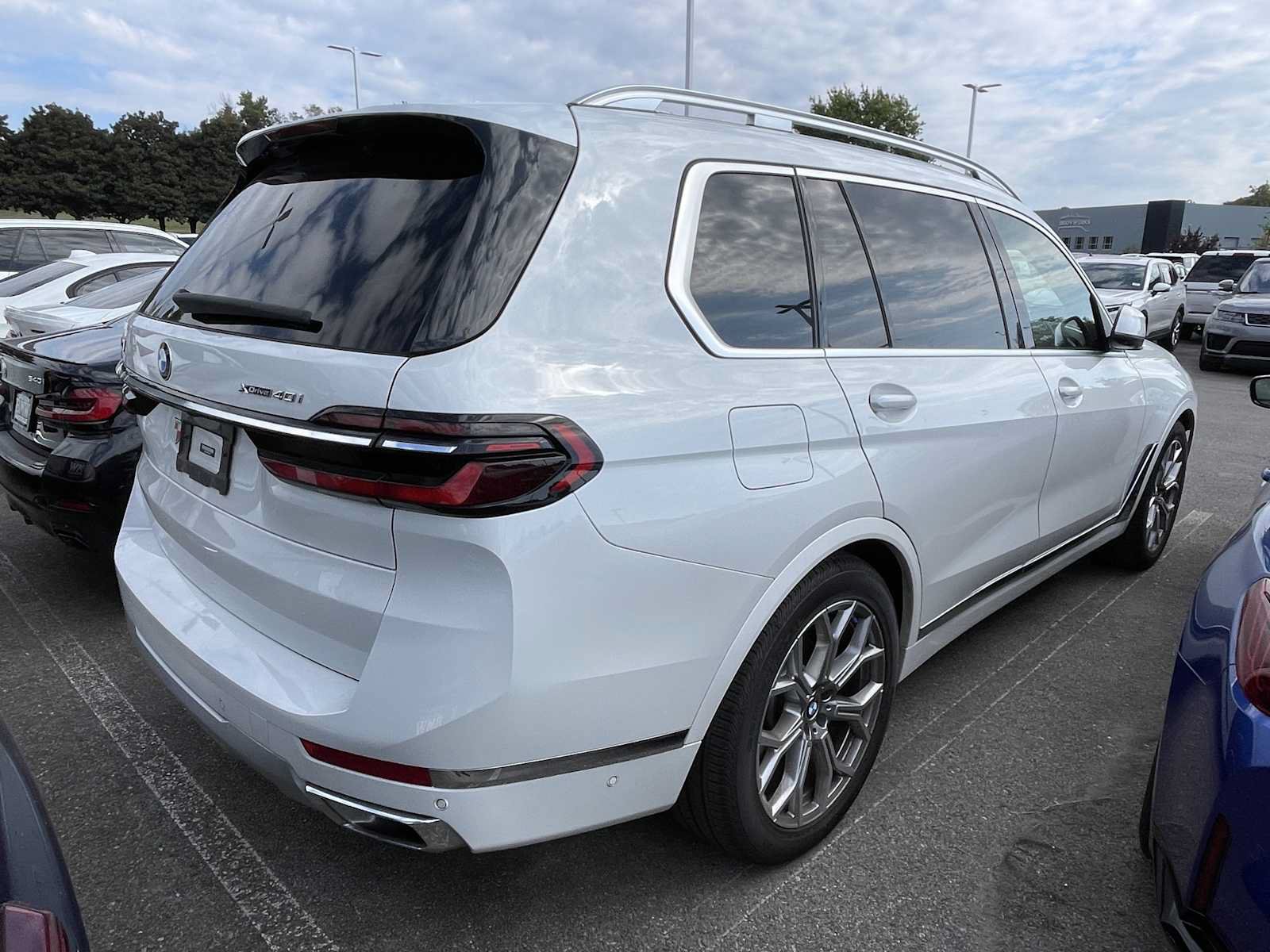 Used 2024 BMW X7 xDrive40i w/ Premium Package AWD/4WD image 6