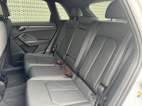 New 2025 Audi Q3 2.0T Premium image 10