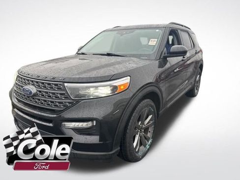 Certified 2022 Ford Explorer XLT w/ Equipment Group 202A image 1