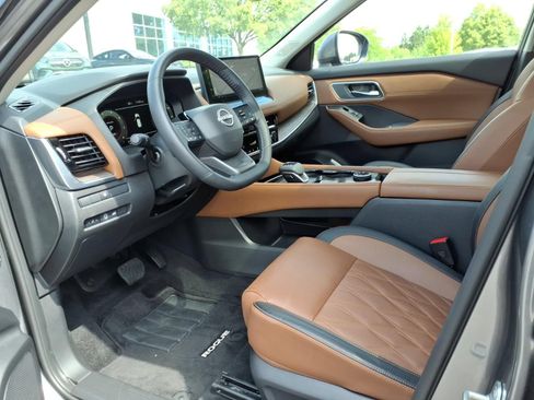 Used 2025 Nissan Rogue Platinum AWD/4WD image 11