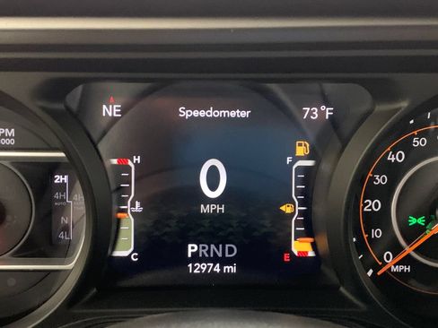 Used 2024 Jeep Wrangler Unlimited Rubicon AWD/4WD image 32