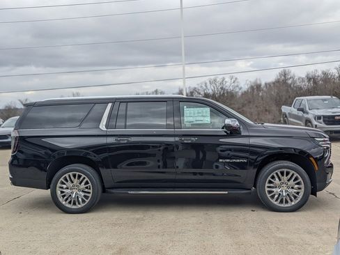 New 2026 Chevrolet Suburban Premier image 6