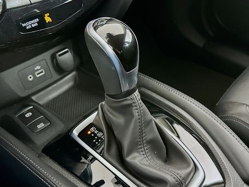 Used 2020 Nissan Rogue SL image 25