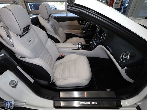 Used 2017 Mercedes-Benz SL 63 AMG image 14
