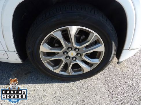 Used 2019 Chevrolet Traverse Premier w/ Driver Confidence II Package FWD image 16