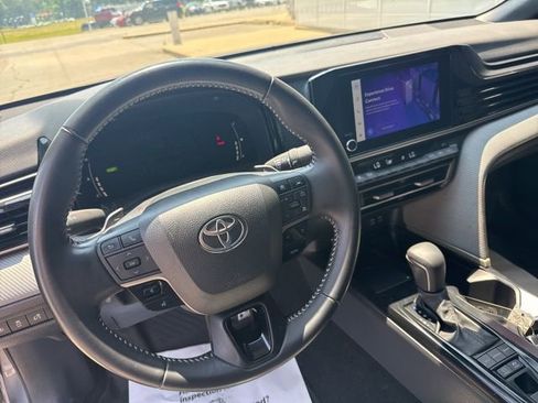 Used 2025 Toyota Camry SE w/ Convenience Package FWD image 19
