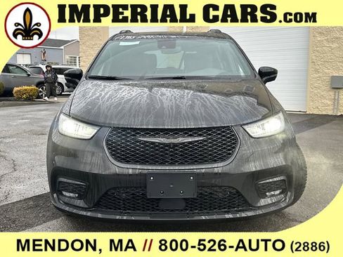 New 2026 Chrysler Pacifica Limited w/ S Appearance Package image 4