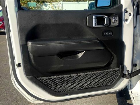 Used 2023 Jeep Gladiator Overland image 21