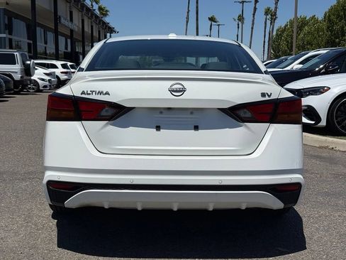 Used 2024 Nissan Altima 2.5 SV FWD image 16