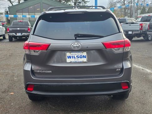 Used 2018 Toyota Highlander SE image 4